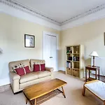 Guestready - Castle View Home On Quiet Street
